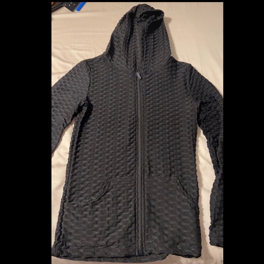 it is like the TikTok bbl leggings but a zip up jacket it’s is very stretchy